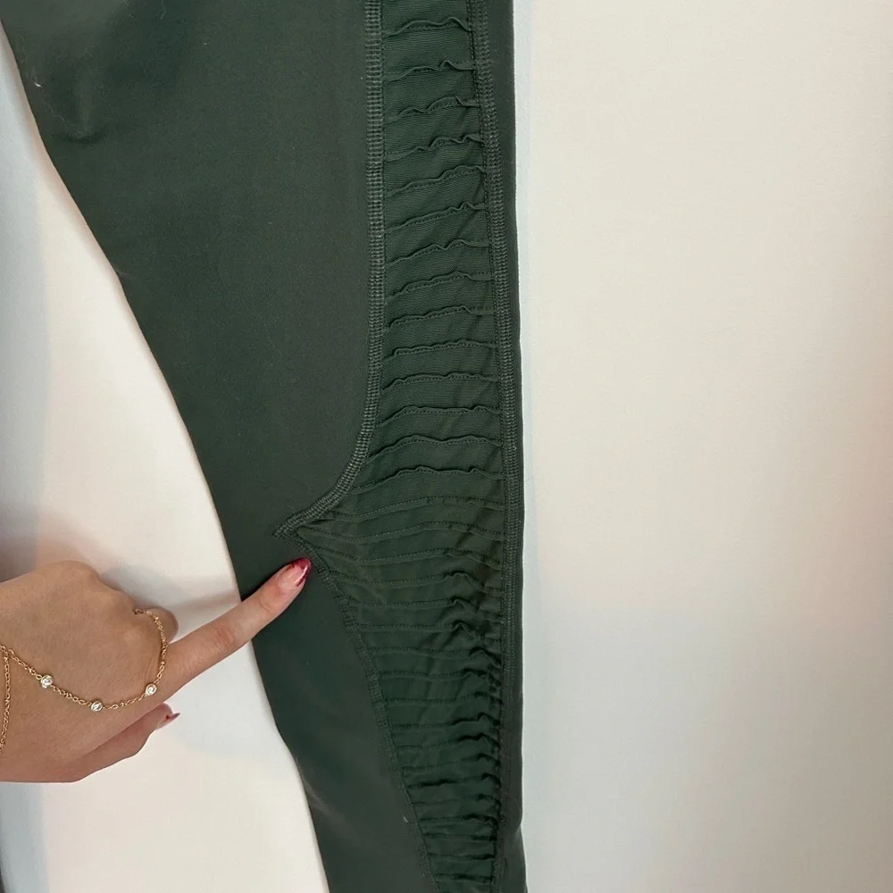 Hunter Green High Waist Alo Moto Leggings